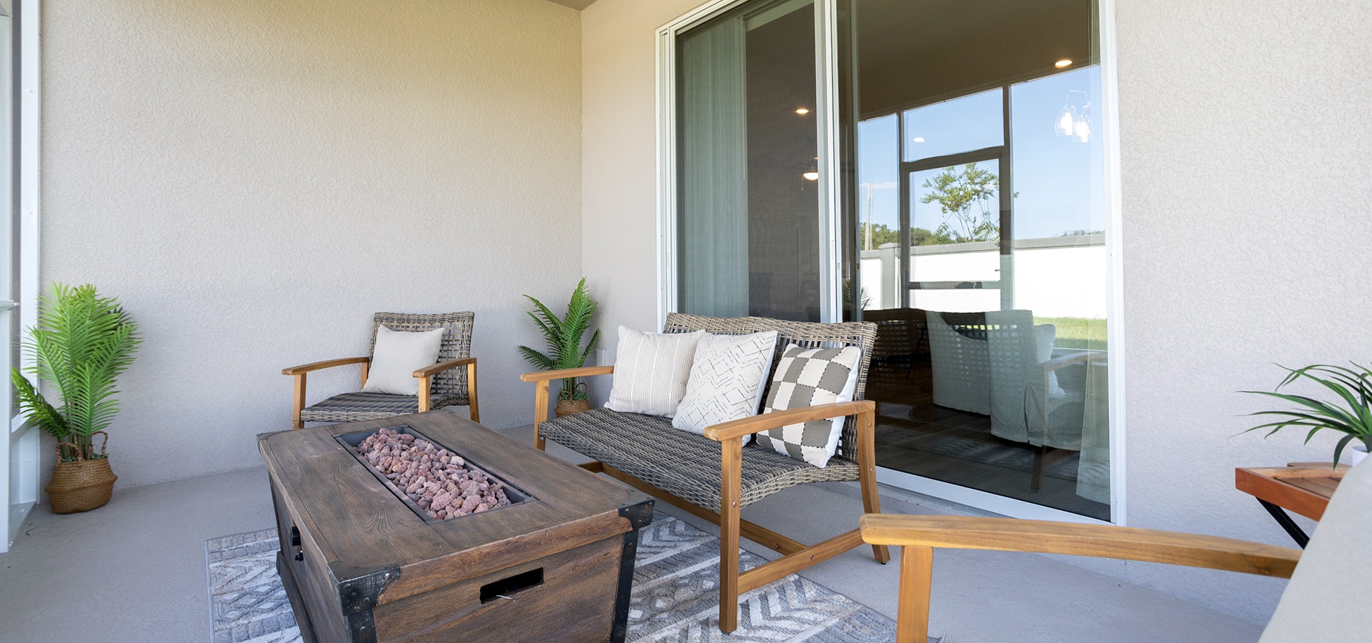 This Auburndale new home includes outdoor living space, a feature highly desired by Florida homebuyers.