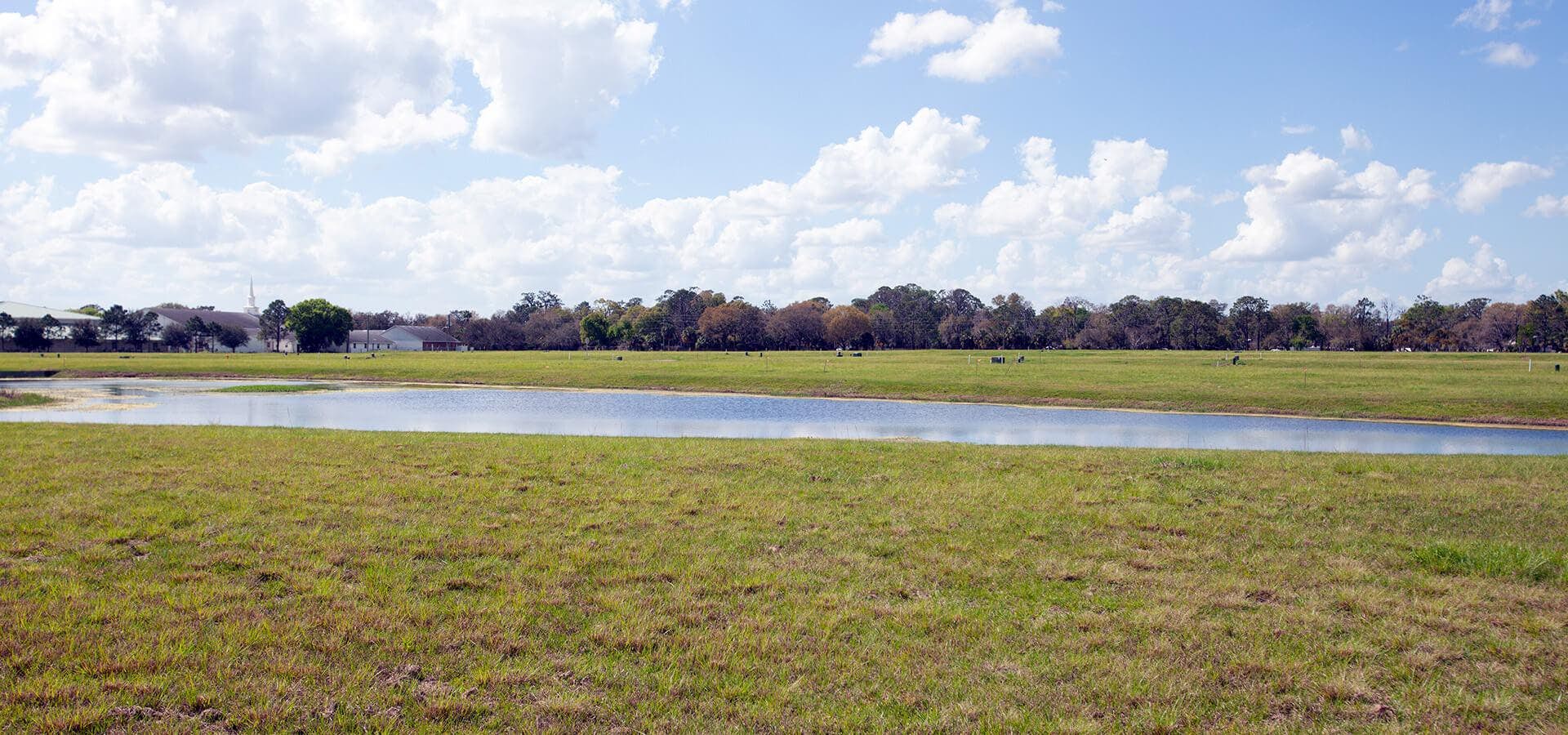 Outdoor amenities and pond at Lakeside Preserve