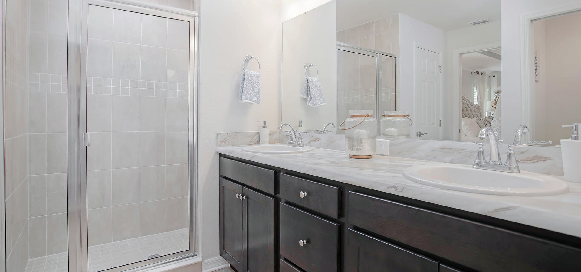 En-suite bath with dual vanities and a large tiled shower