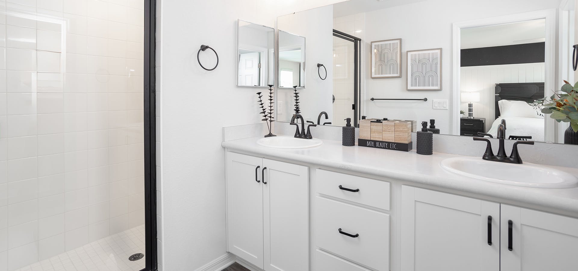 En-suite owner's bathroom in the Aria by Highland Homes