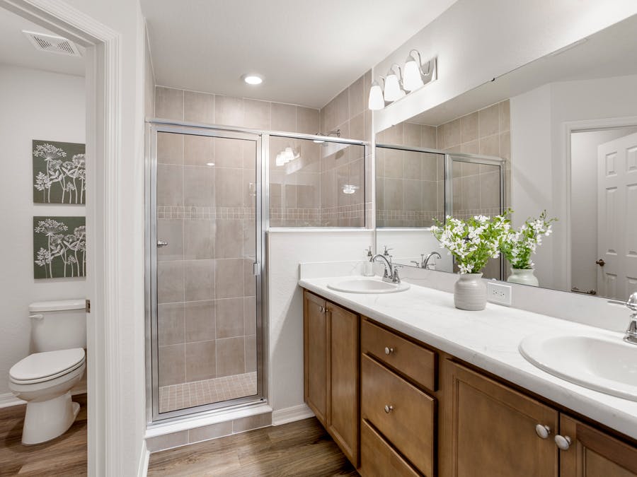 Room Peyton - Owner's Bath Page