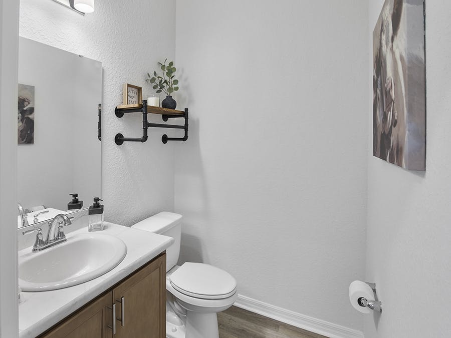 Room Summerlyn II - Powder Room Page