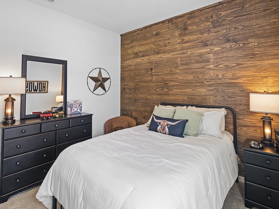 Room Summerlyn II - Bedroom 4 Page