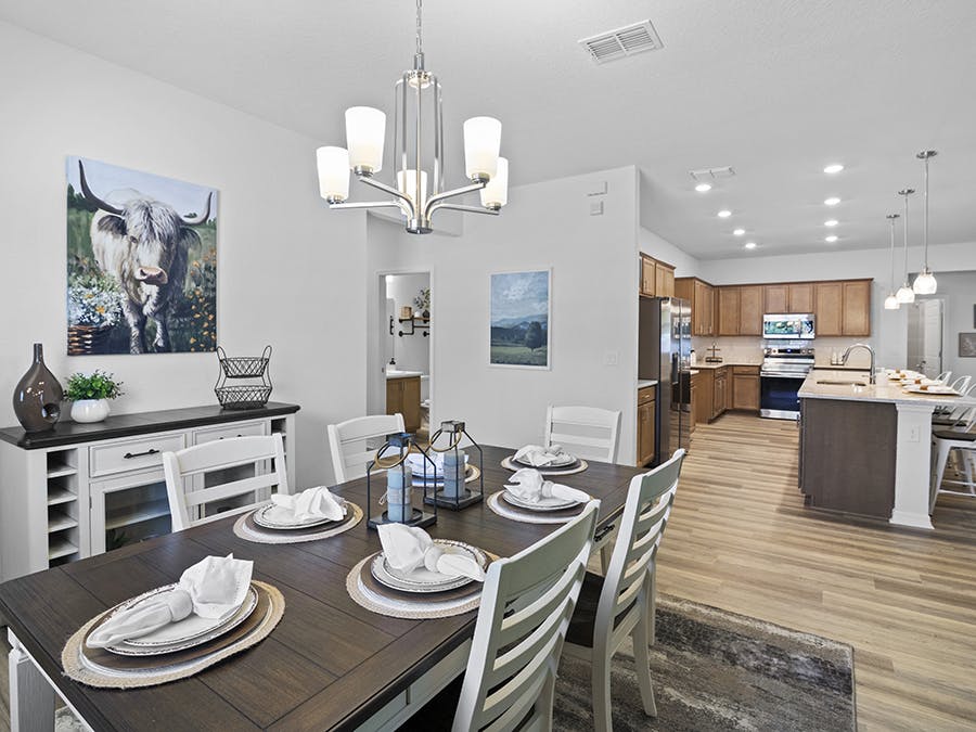 Room Summerlyn II - Dining Room Page