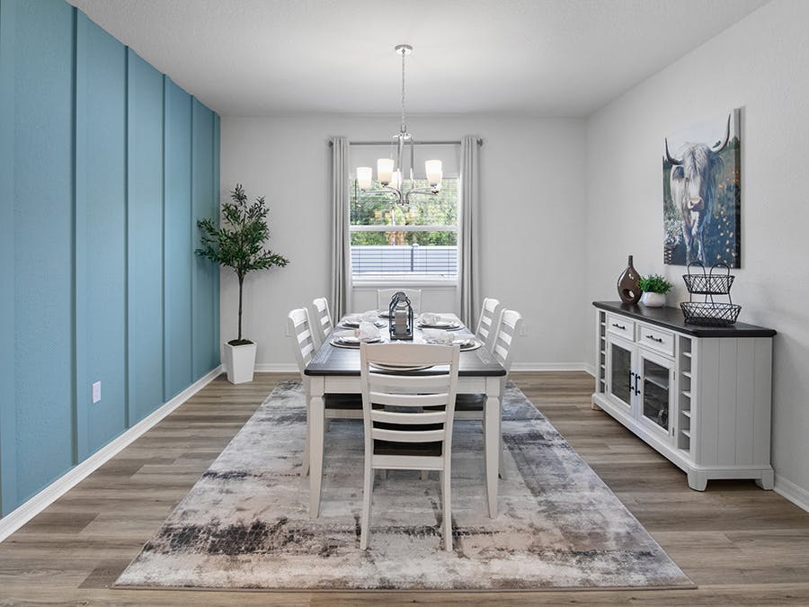 Room Summerlyn II - Dining Room Page