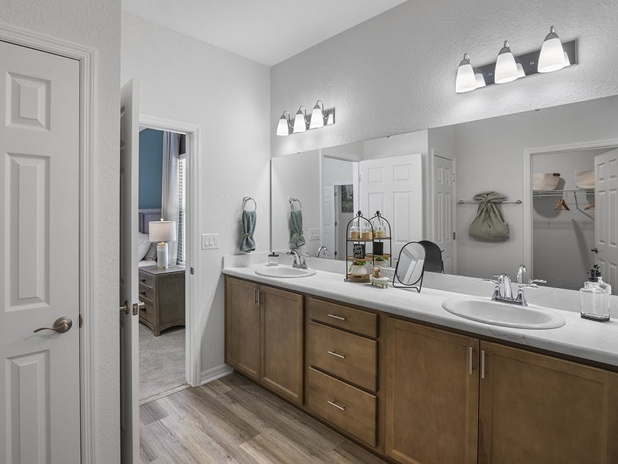 Room Summerlyn II - Owner's Bath Page