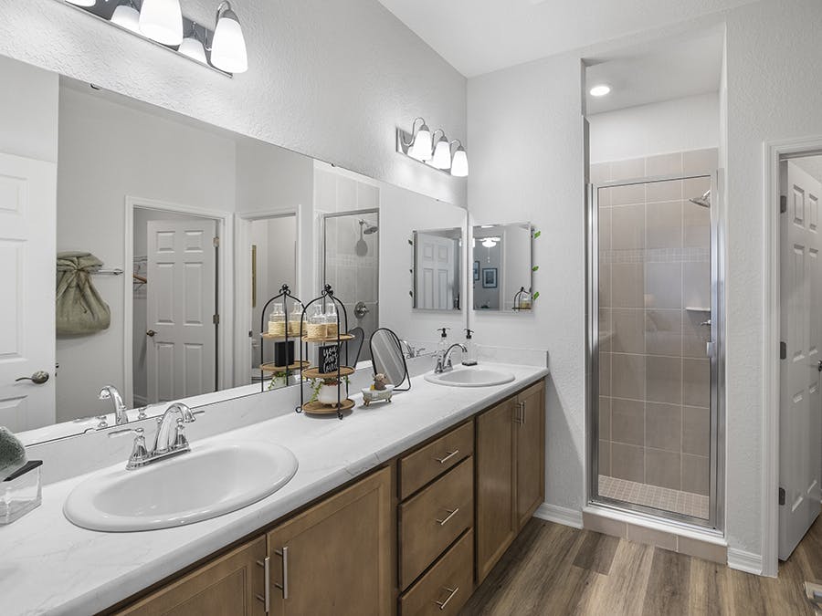 Room Summerlyn II - Owner's Bath Page