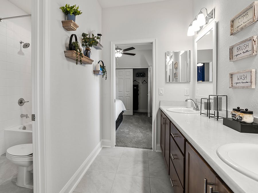 Room Waylyn- Jack-and-Jill-Bath Page