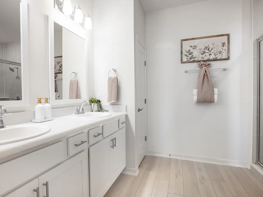 Room Shelby - Owner's Bath Page