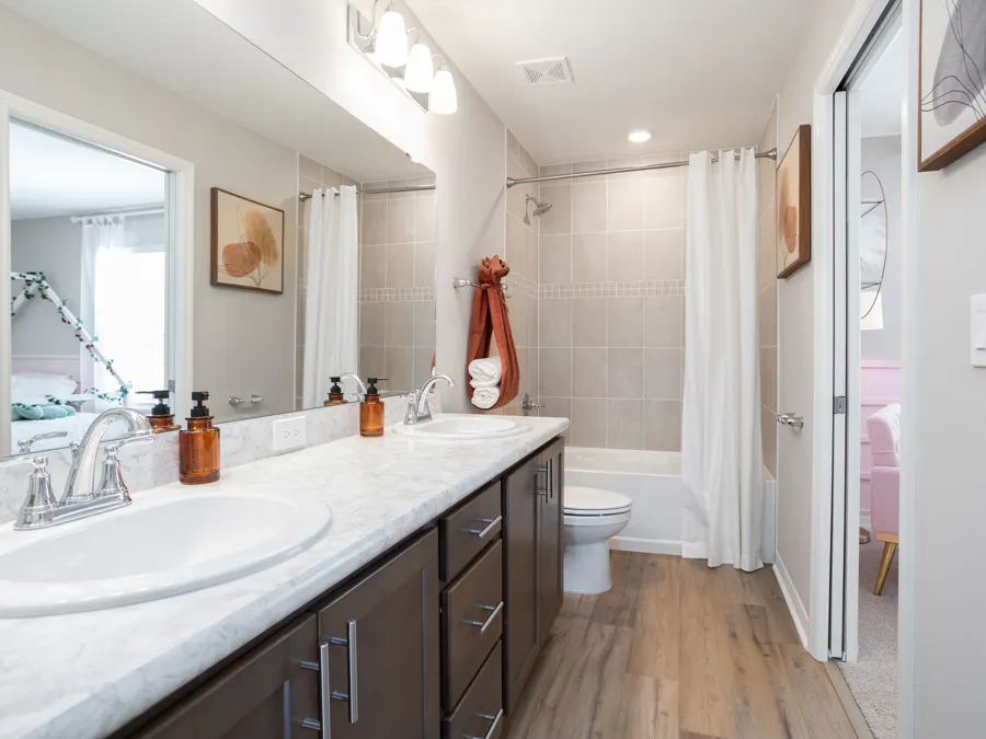 Room Magnolia - Jack-and-Jill Bath Page