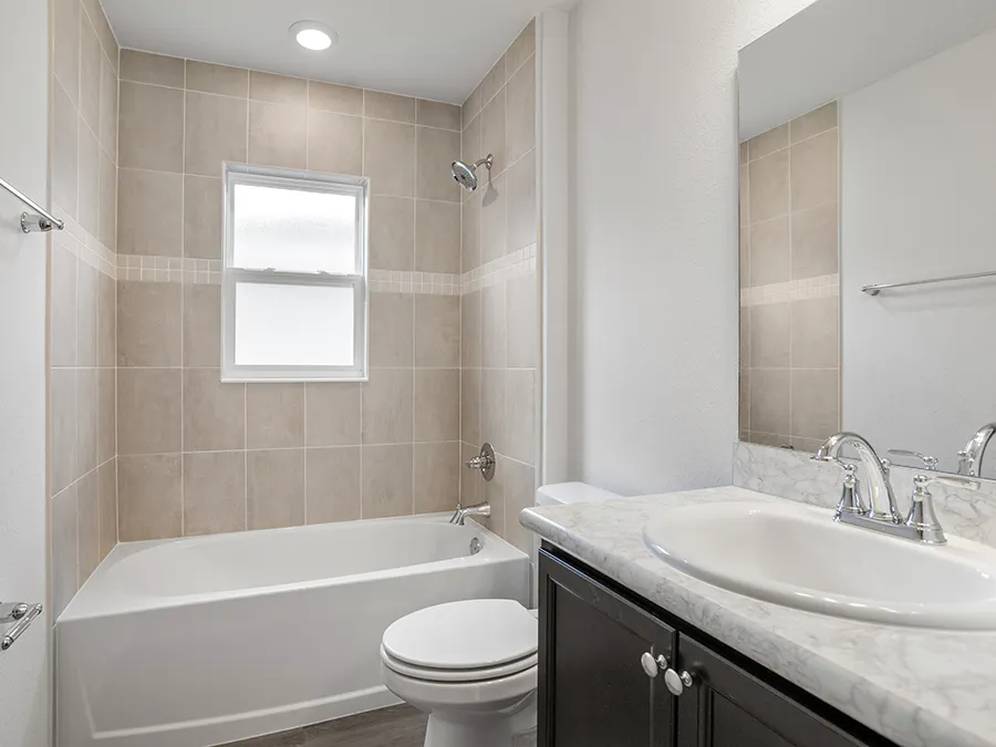 Room Remy - Hall Bath Page