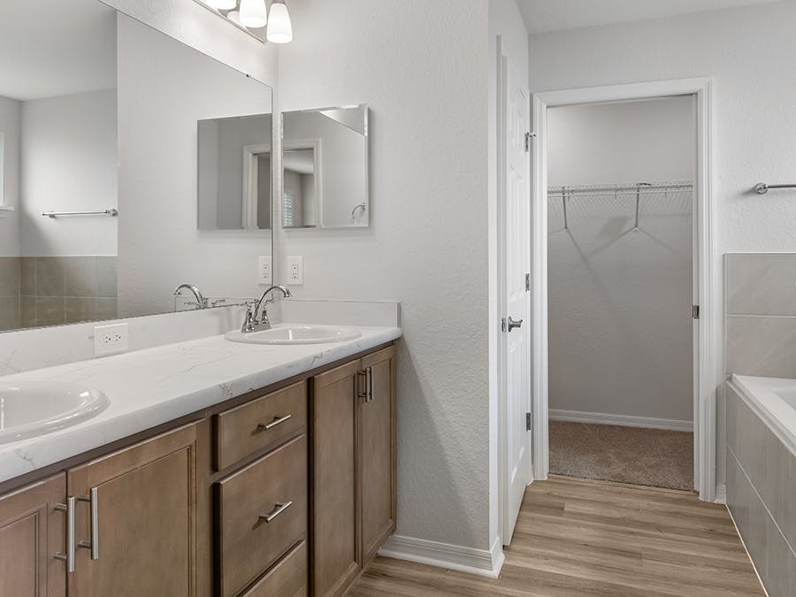 Room Wesley II - Owner's Bath Page