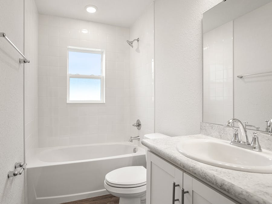 Room Raychel-Hall Bath Page