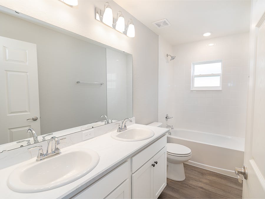 Room Serendipity - Hall Bath Page