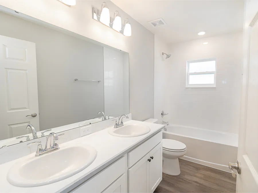 Serendipity - Hall Bath