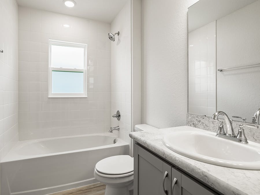 Room Paisley-Hall bath Page