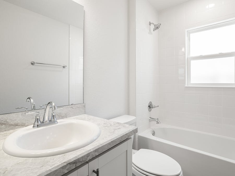 Room Paisley-Hall bath Page