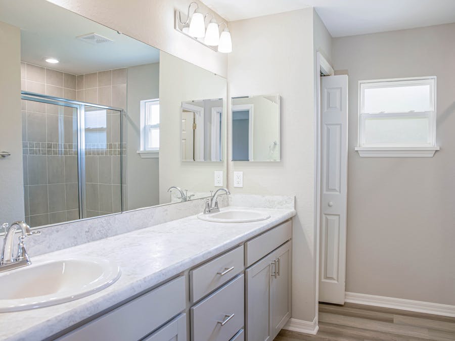 Begonia - Owner's Bath