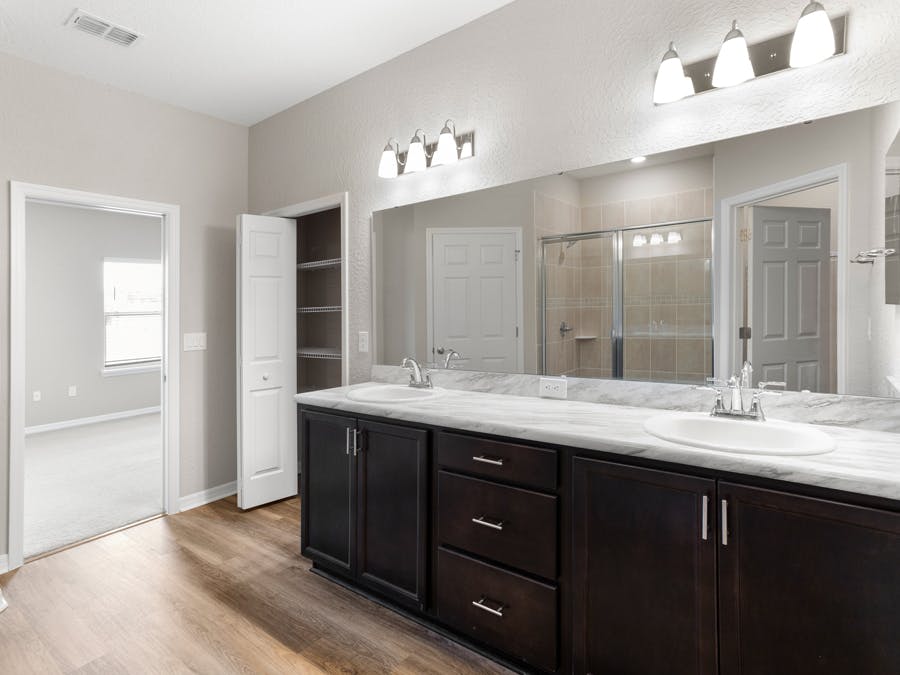 Room Aubrey-Owner's Suite Bath Page