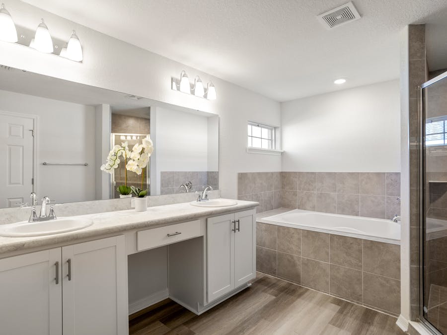 Ryleigh - Owner's Bath