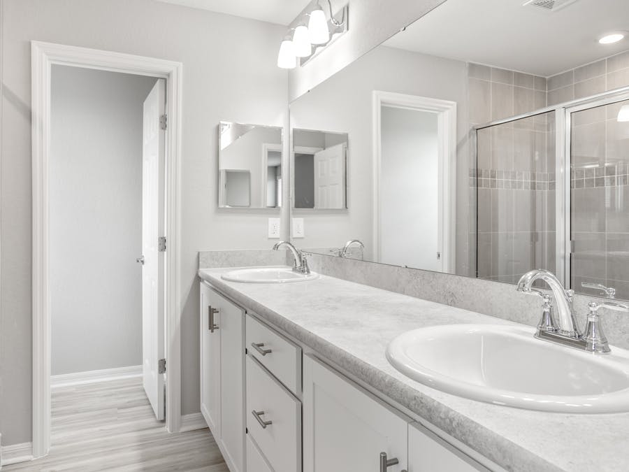 Room Blakely-Owner's Suite Bath Page