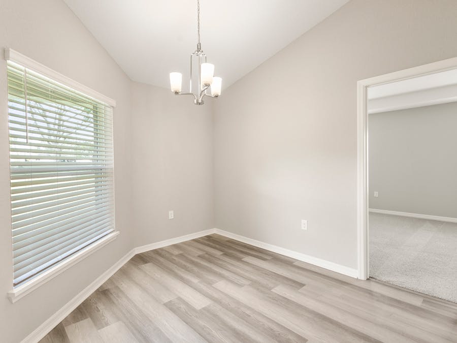 Room Ryleigh - Cafe Page