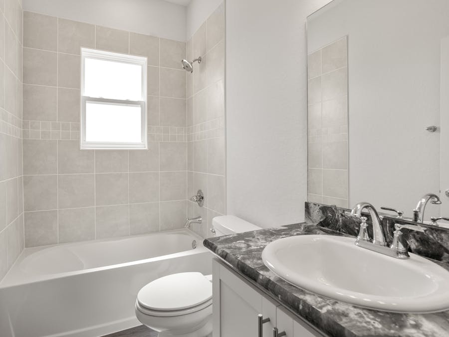 Westin II - Hall Bath