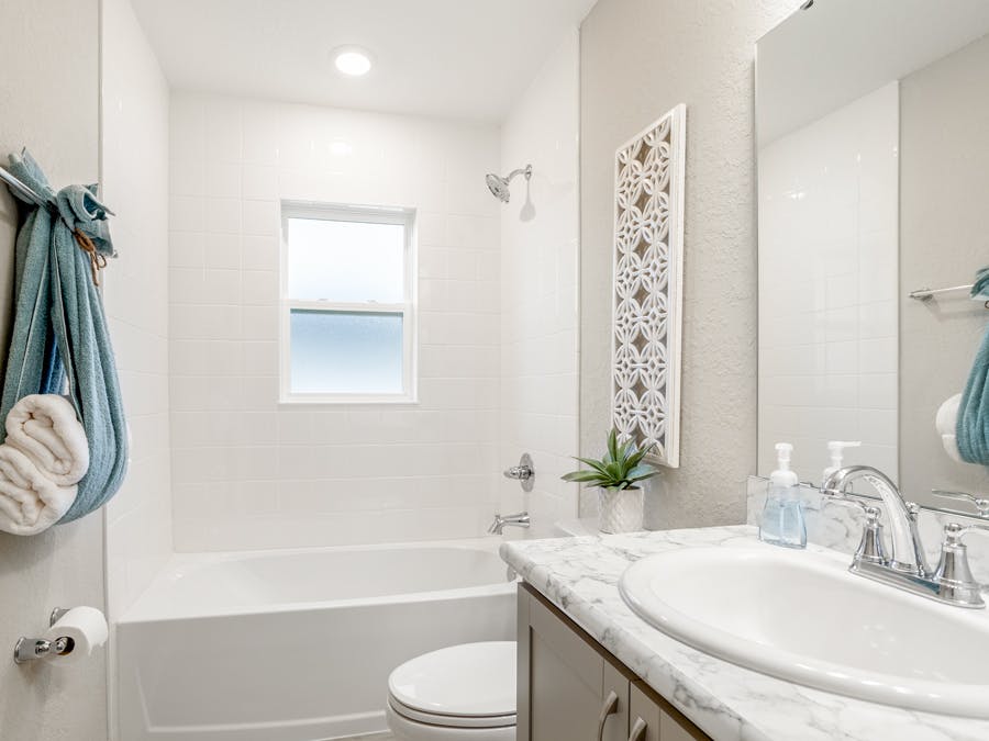 Room Parker - Hall Bath Page