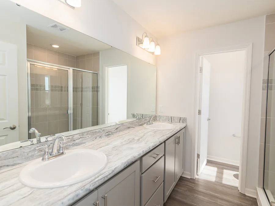 Room Blakely - Owner's Bath Page
